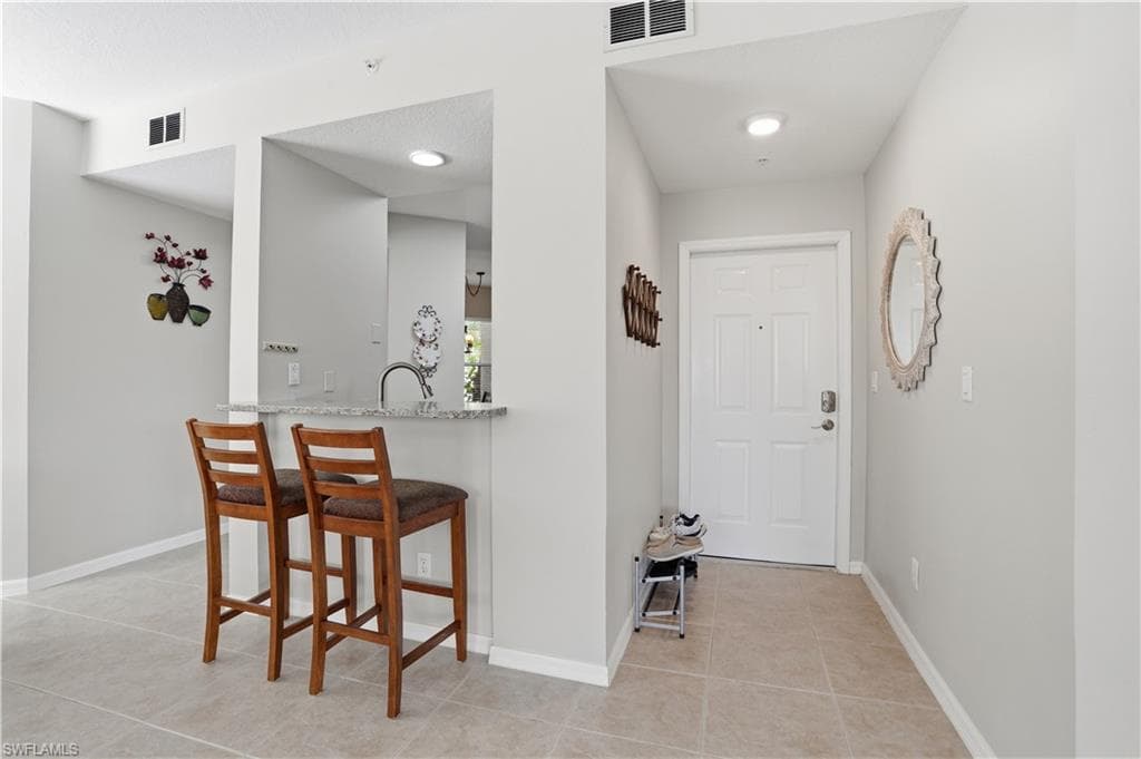 6560 Huntington Lakes CIR 104-14