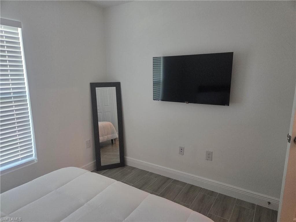 2156 Edison AVE-11