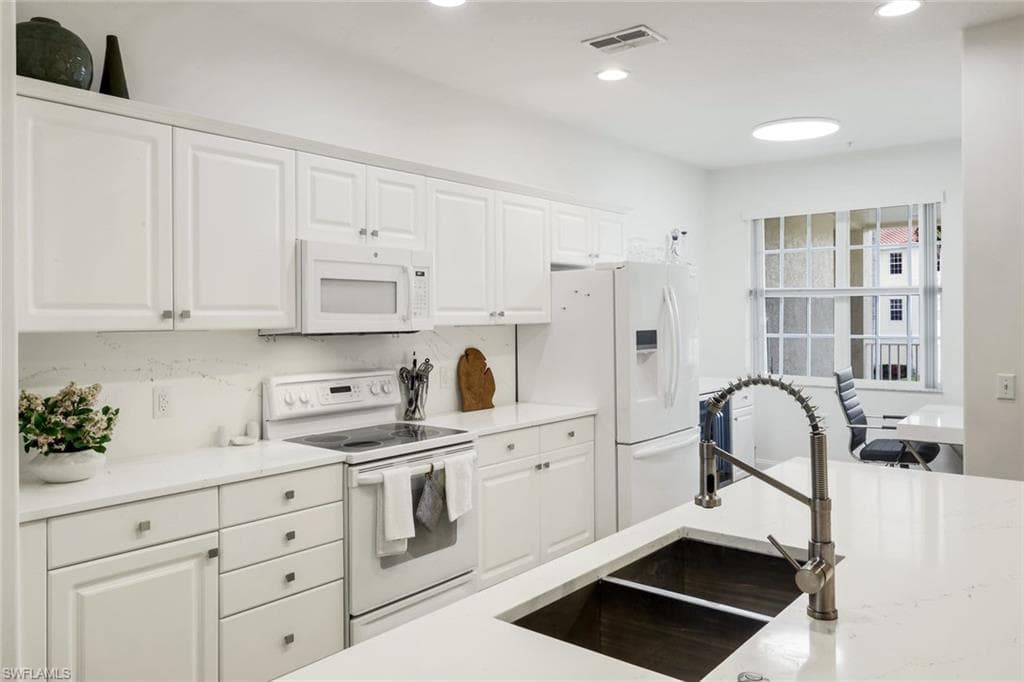 4843 Hampshire CT 105-9