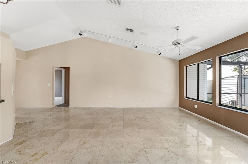5581 Longleaf DR-17