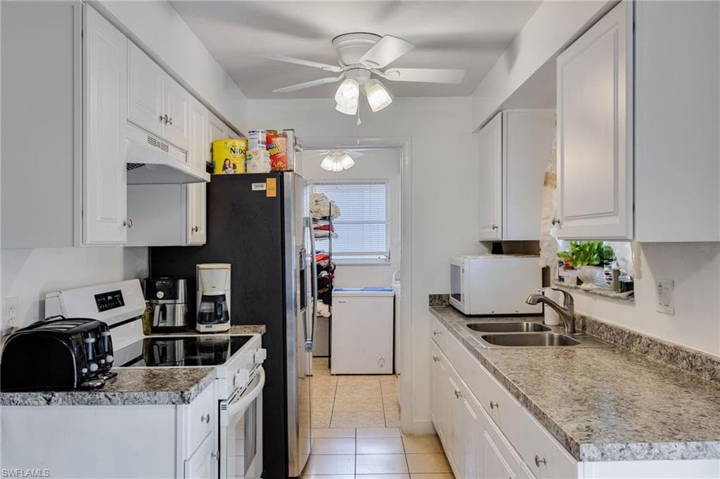 1652 Jamestown CT-1