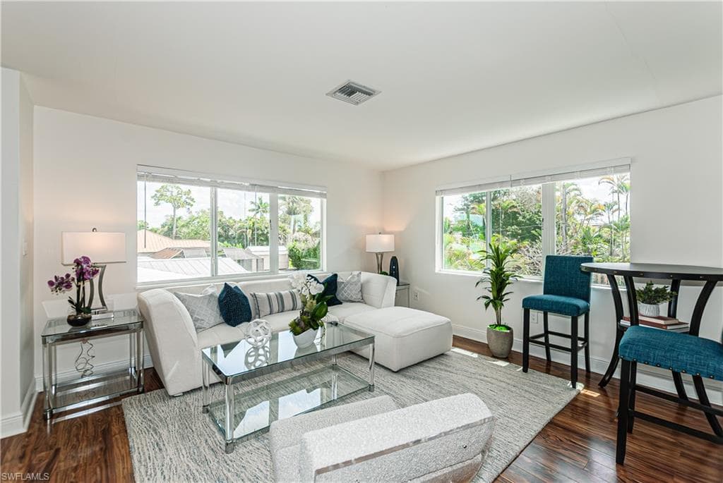 1060 Cooper DR-4
