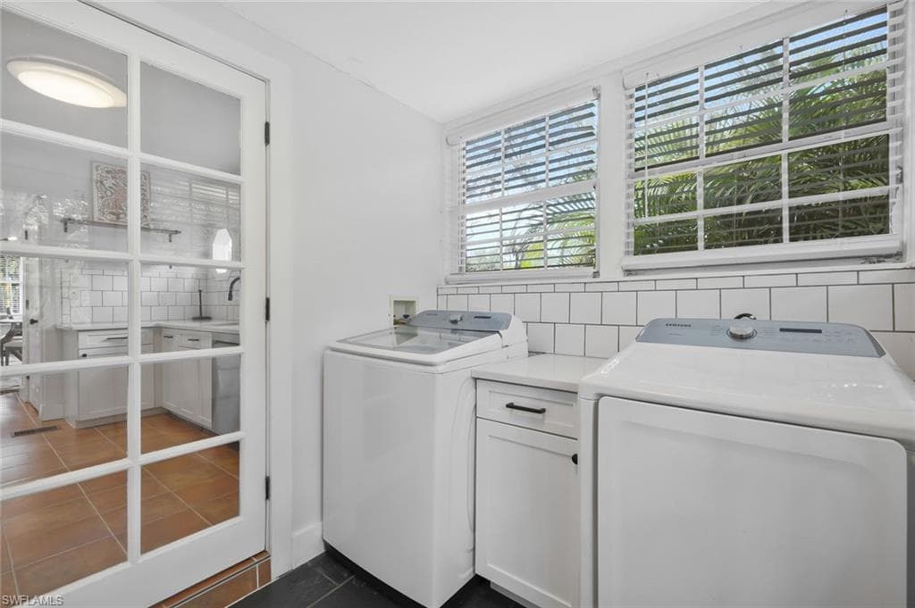 2723 Second ST-22