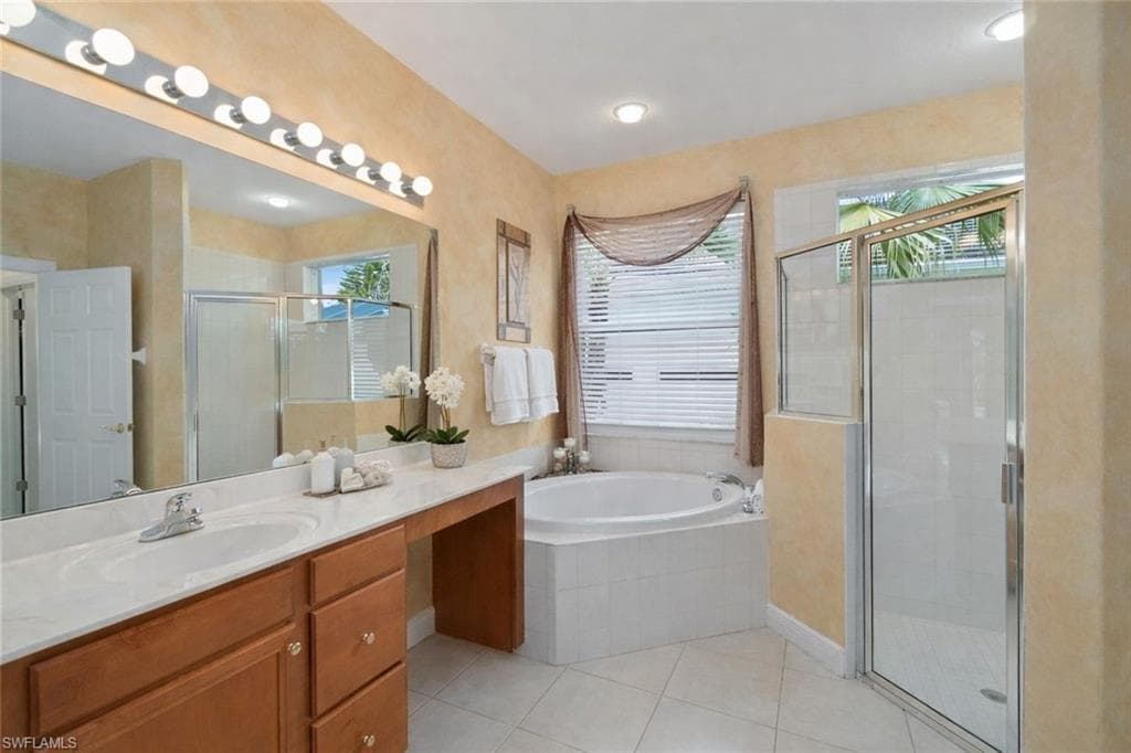 4832 Cerromar DR-16