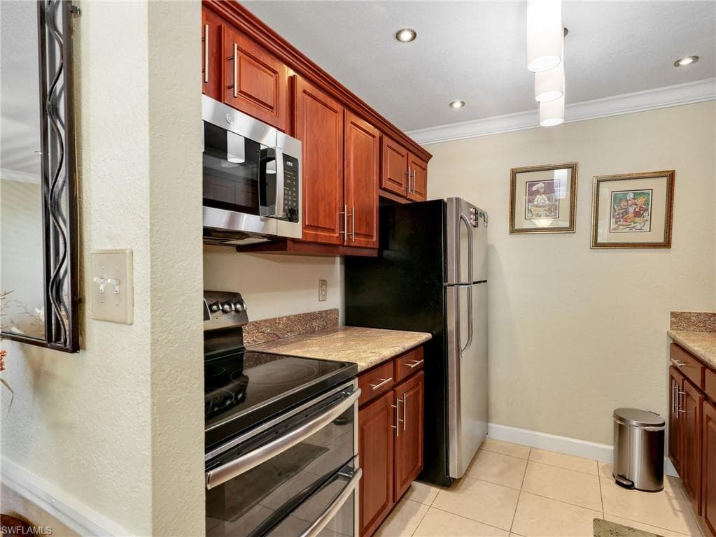 431 Van Buren ST C6-8