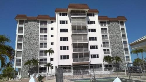 6900 Estero BLVD 108-27