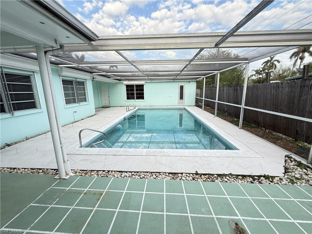 1534 Ricardo AVE-19