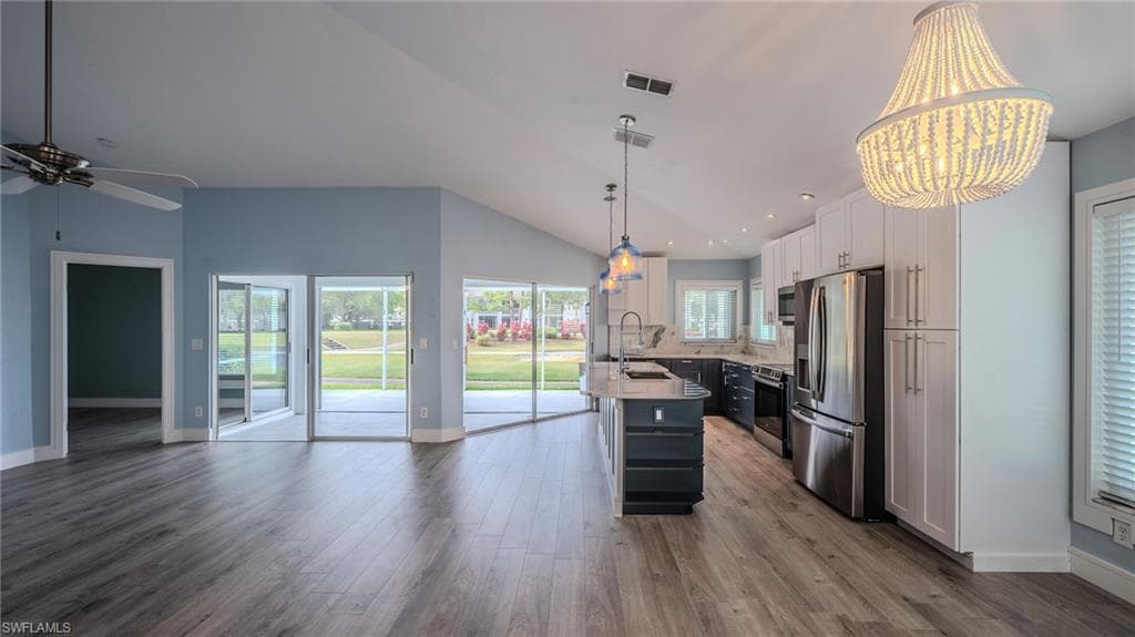 20978 Country Barn DR-3