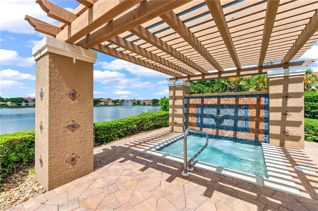 6930 Huntington Lakes CIR 203-18