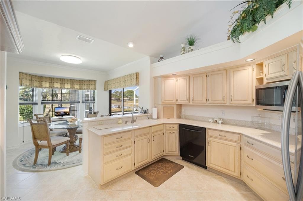 867 Saint Andrews BLVD-10