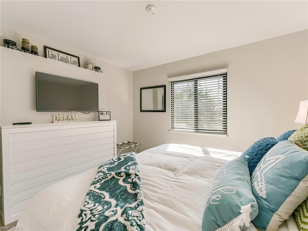 226 3rd ST 215-26