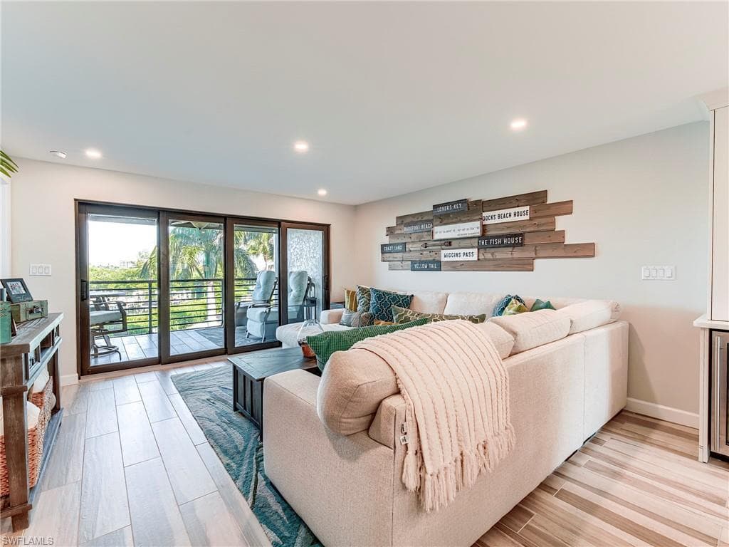226 3rd ST 215-7