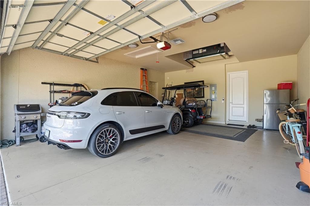 9450 Monteverdi WAY-25