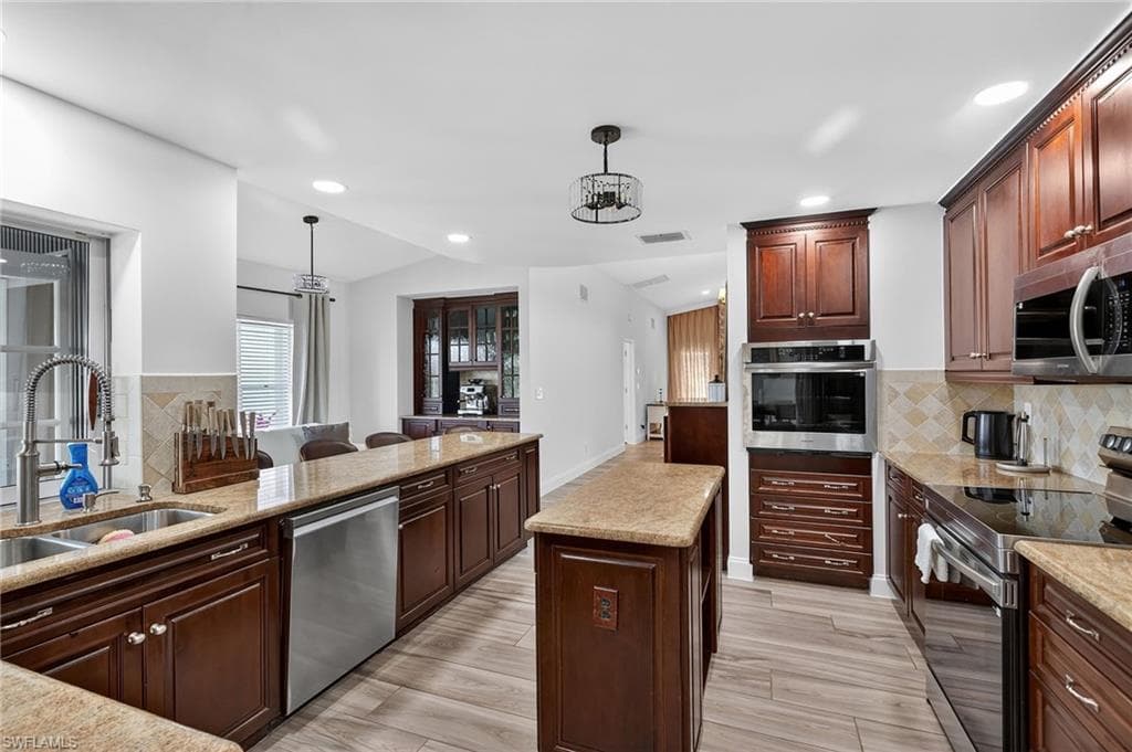29 SE 10th AVE-13