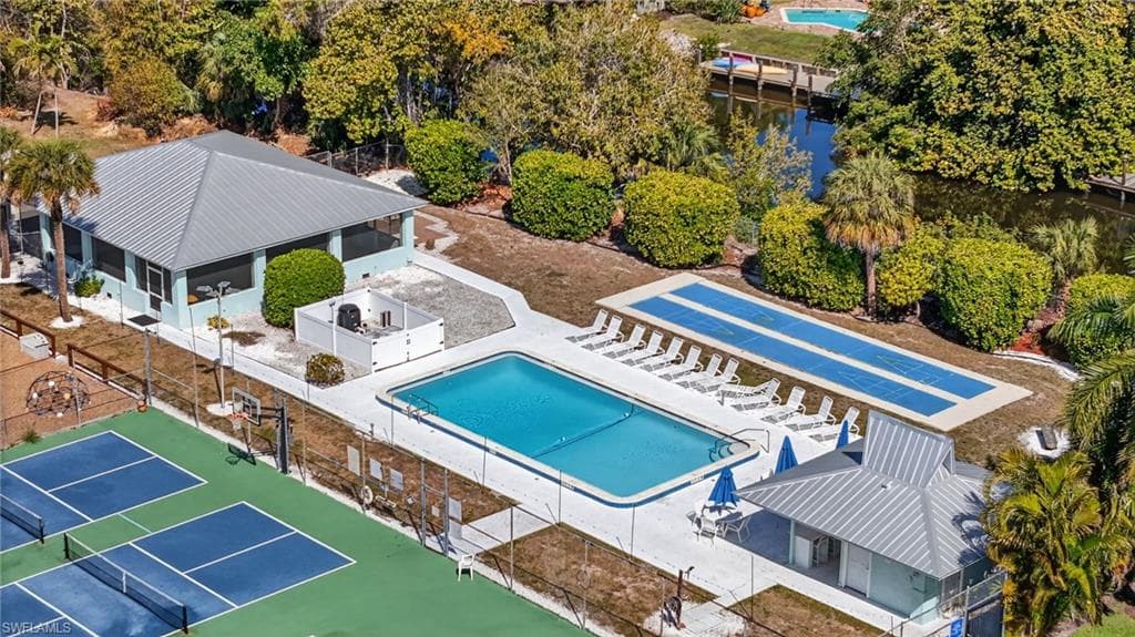 2424 Longboat DR-34