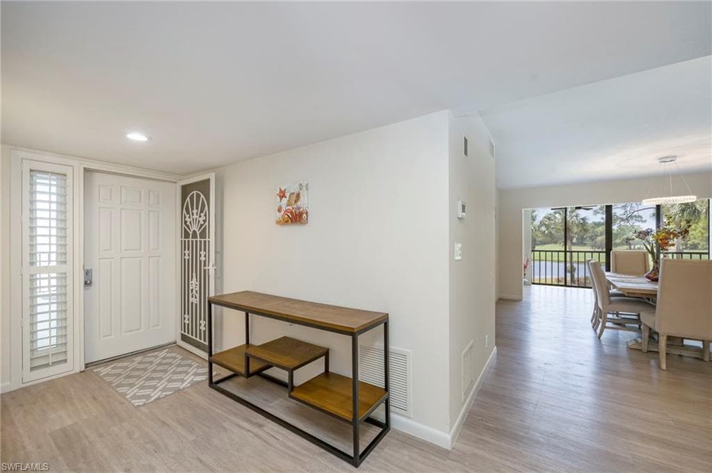 425 Wildwood LN-22
