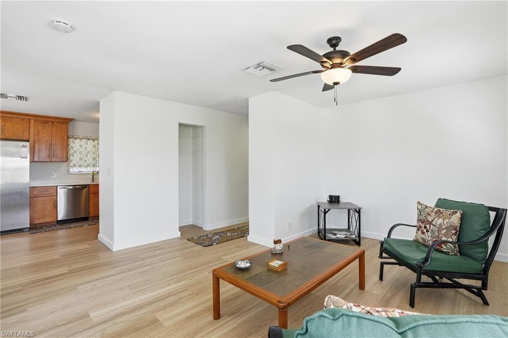 123 Andre Mar DR-9