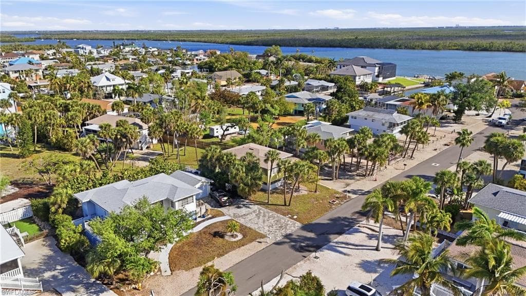 123 Andre Mar DR-32
