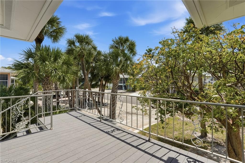 123 Andre Mar DR-14
