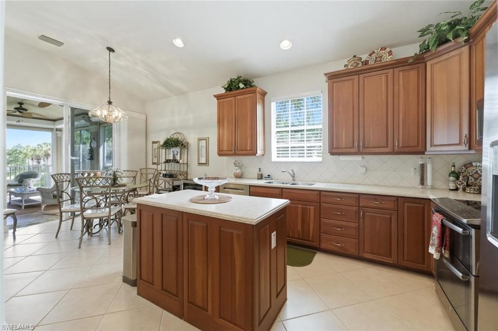 4945 Shaker Heights Ct CT 202-16
