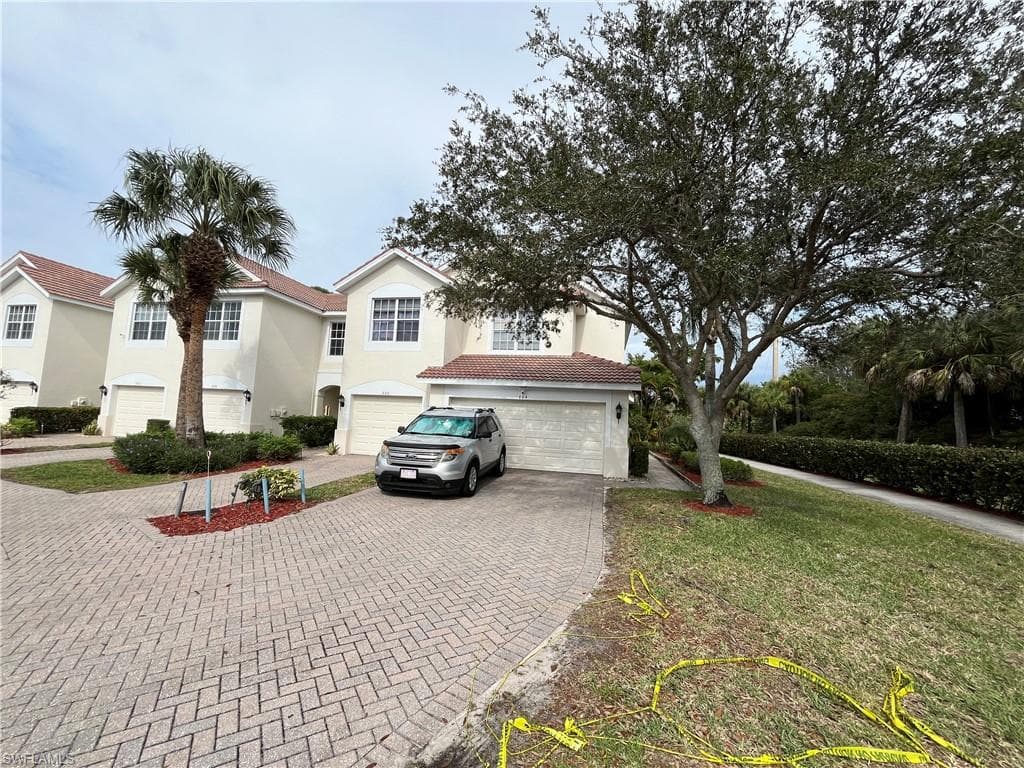 884 Hampton CIR 159-1