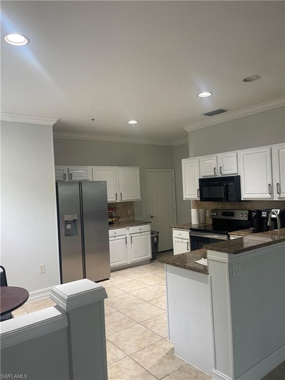 884 Hampton CIR 159-6