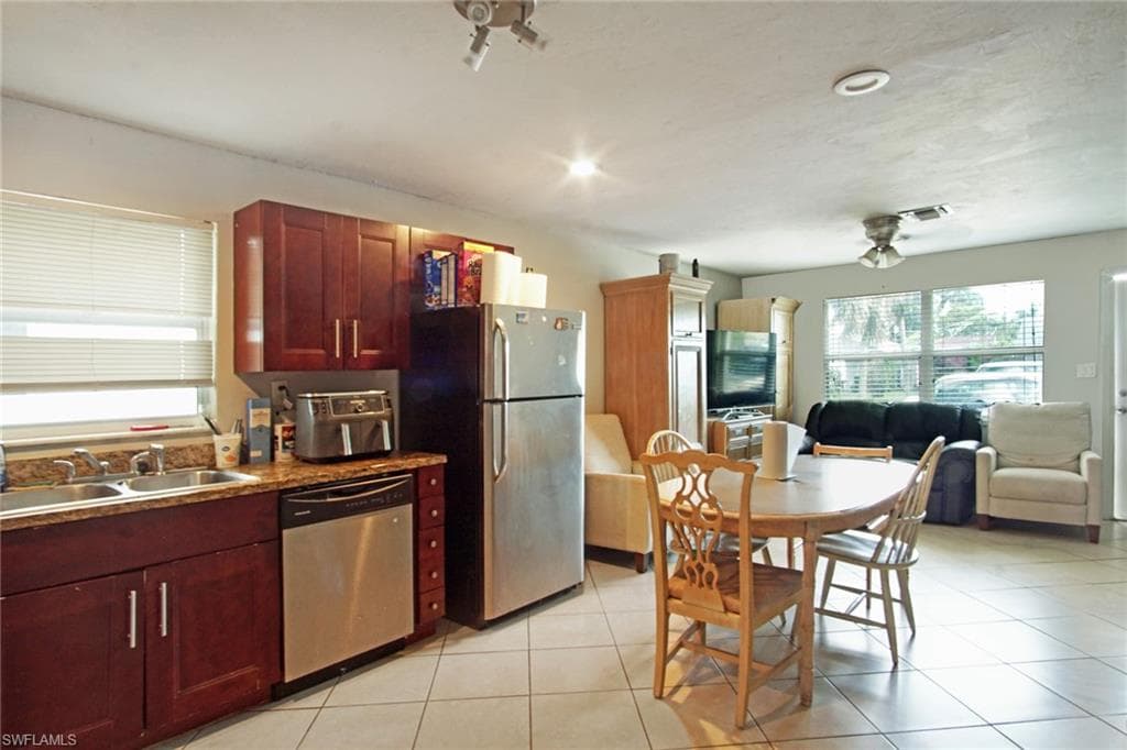 4107 Mindi AVE-4