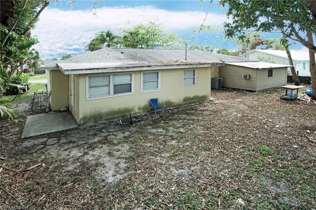 4107 Mindi AVE-10