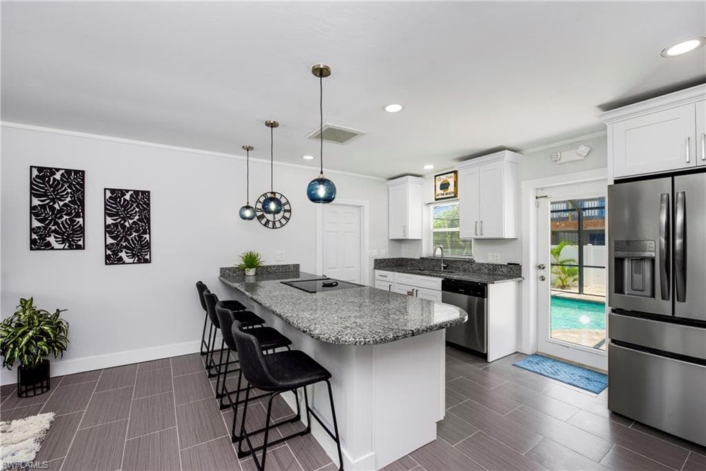 240 Fairweather LN-10