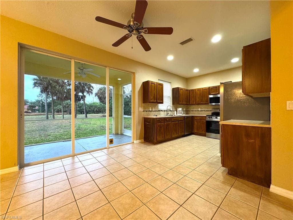 117 Shadow Lakes DR-10