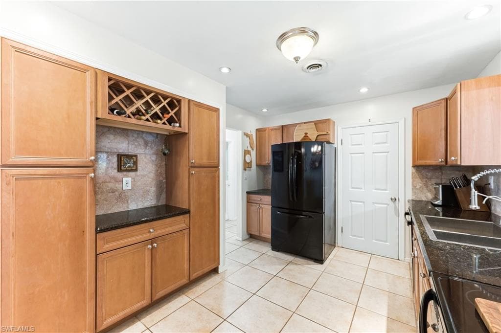1511 Alcazar AVE-15
