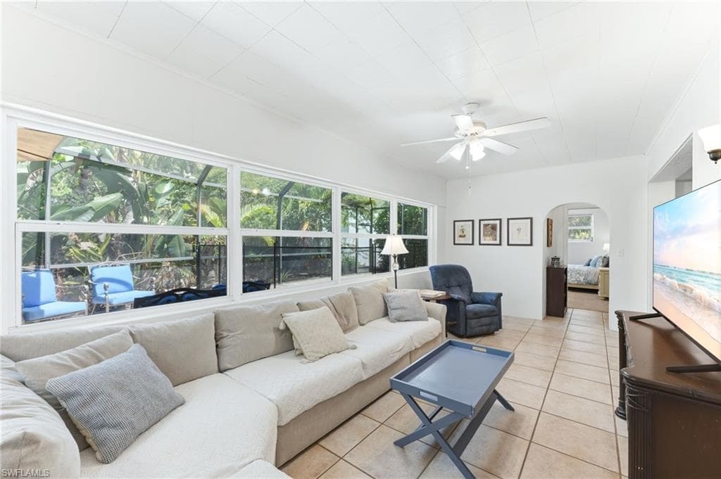 1511 Alcazar AVE-21