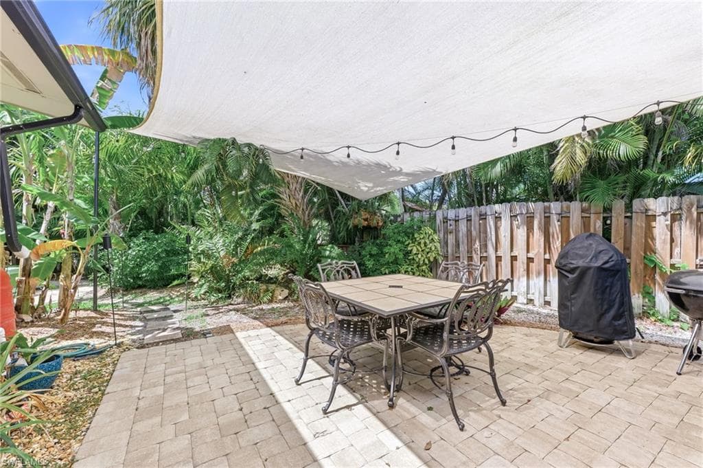 1511 Alcazar AVE-36