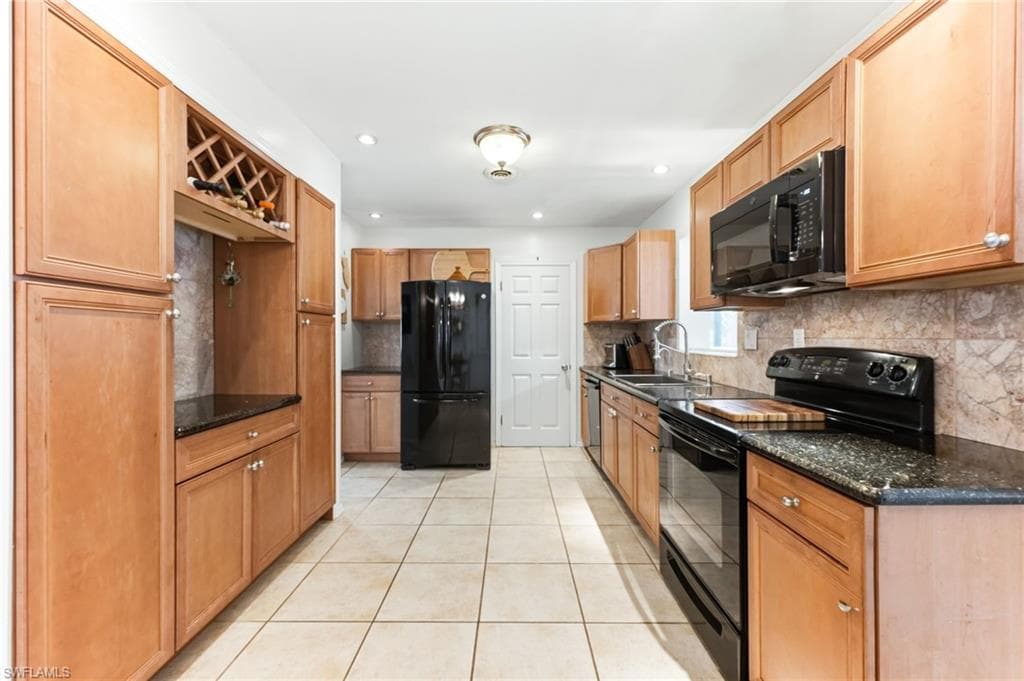 1511 Alcazar AVE-14
