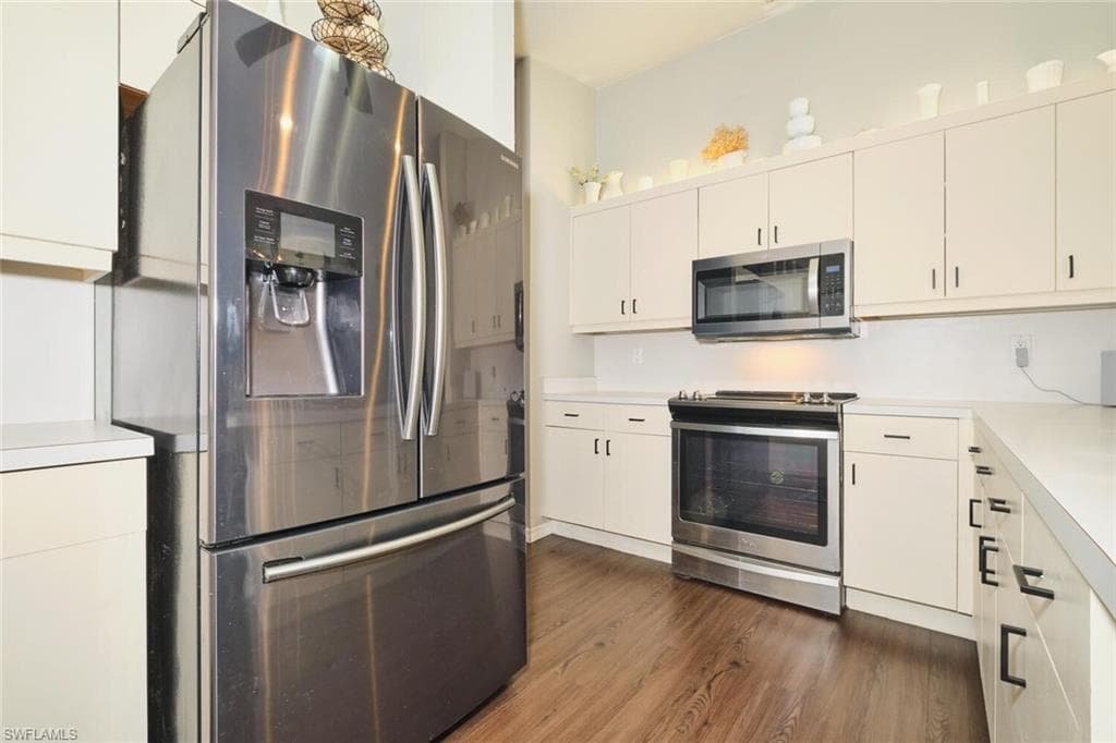 6649 Hartland ST-33