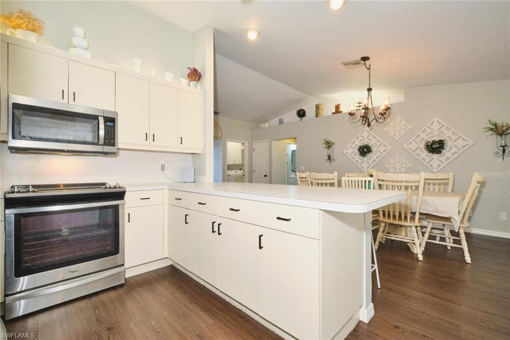 6649 Hartland ST-32