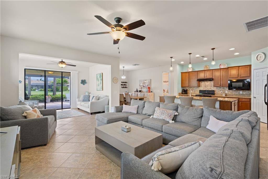 7022 Live Oak DR-8