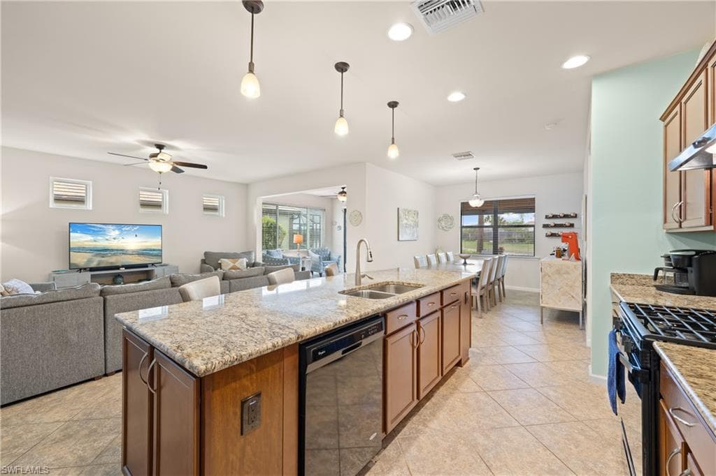 7022 Live Oak DR-9