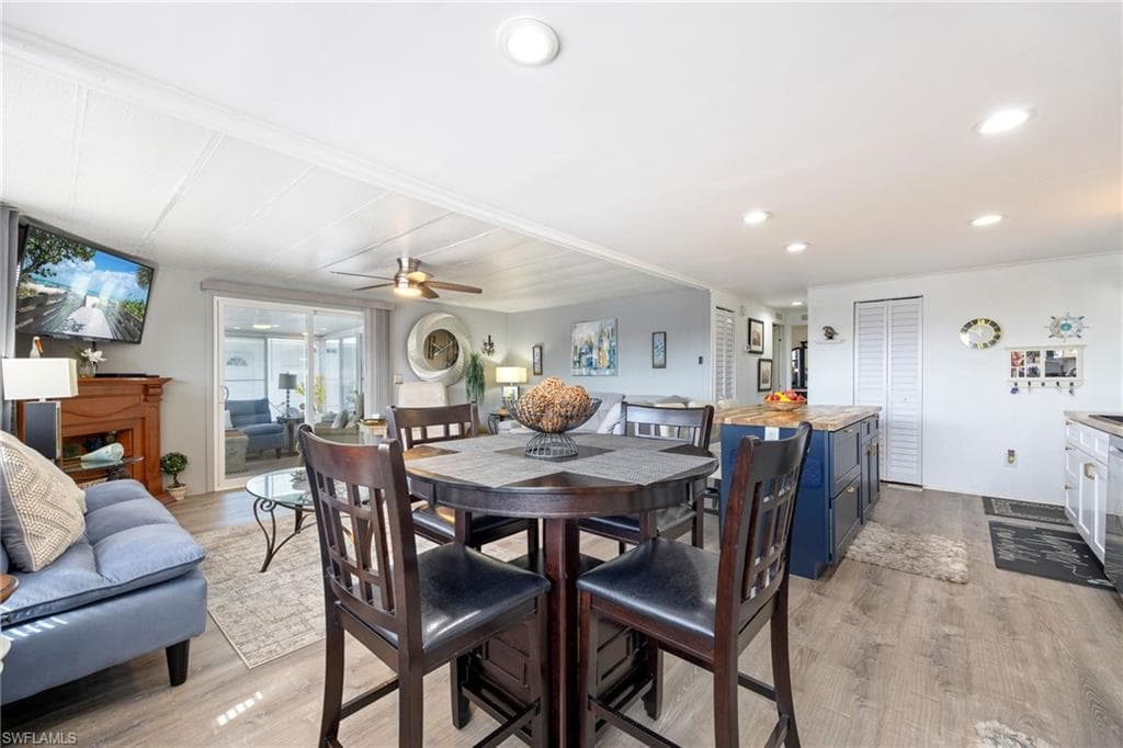 532 Palmer BLVD-16