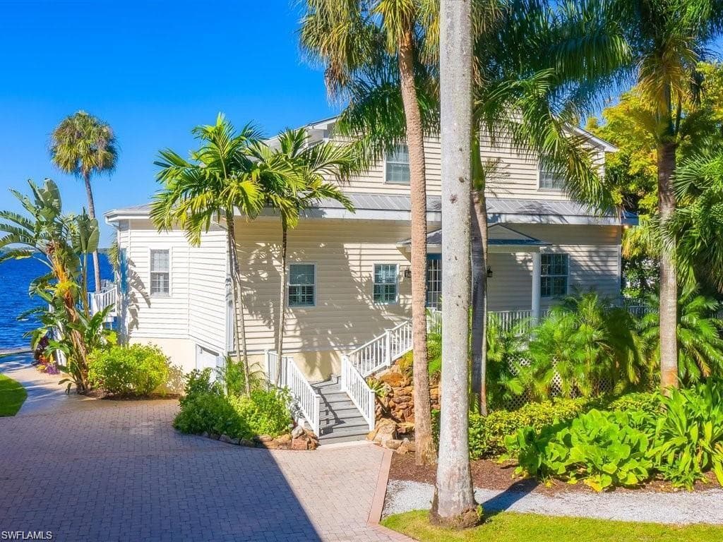100 FAIRVIEW AVE-40