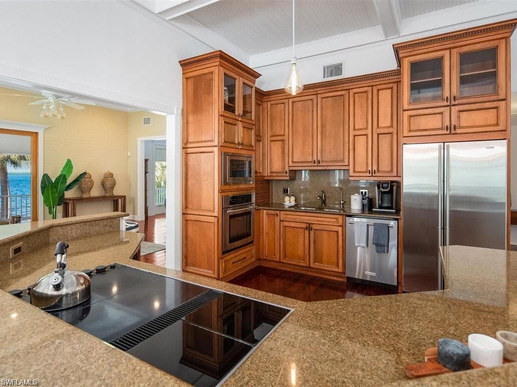 100 FAIRVIEW AVE-30