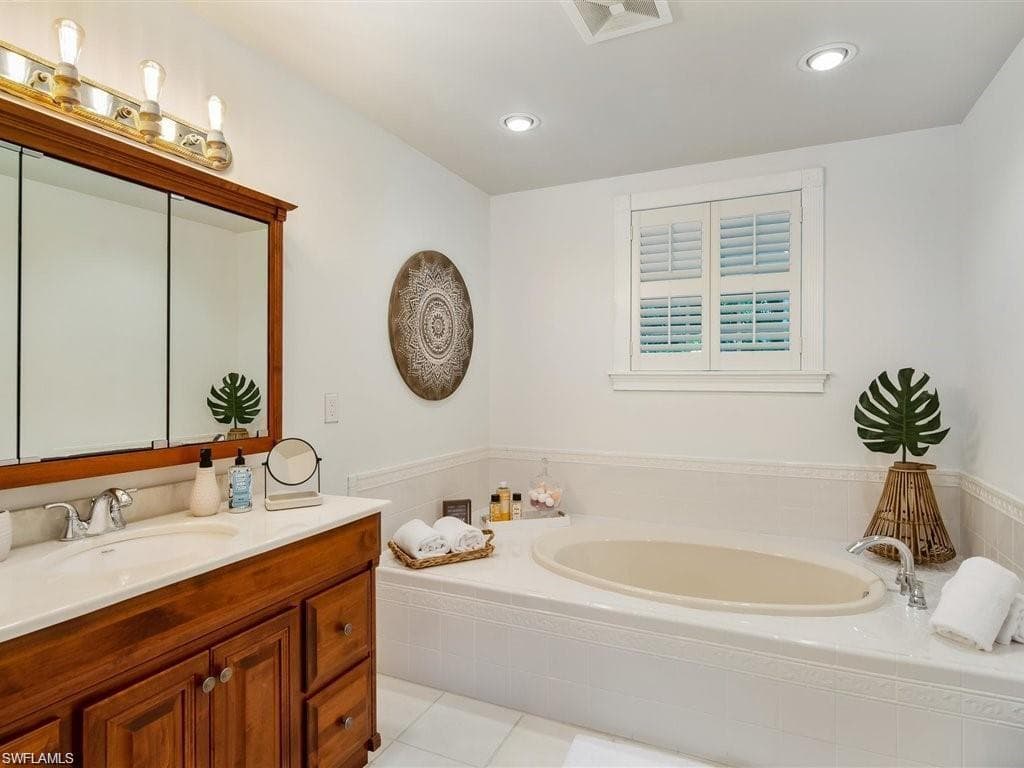 100 FAIRVIEW AVE-38