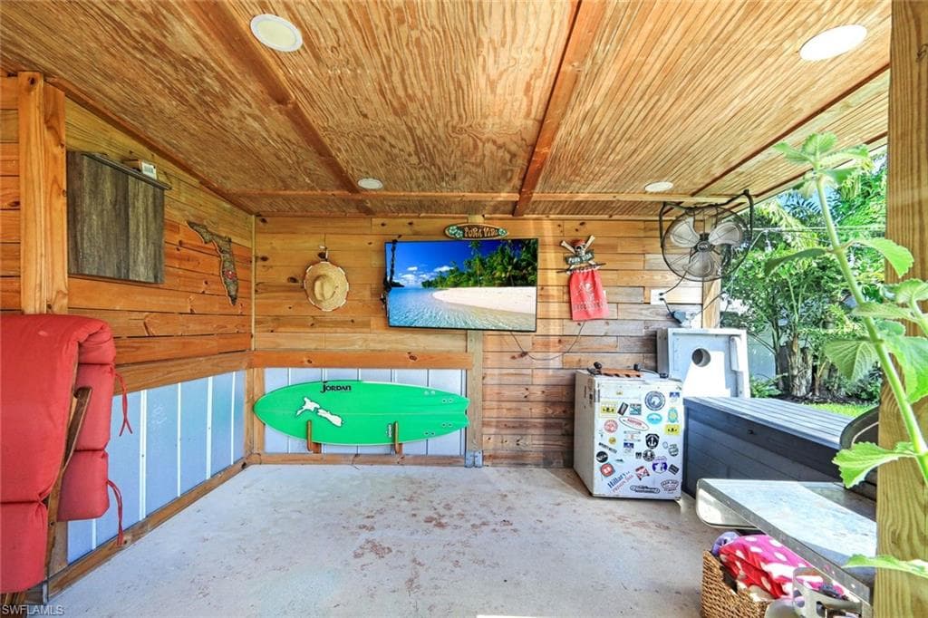 20621 Pine Tree LN-16