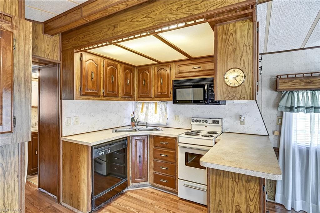 20124 Plum Tree LN-11