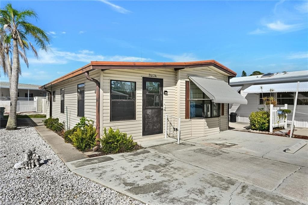 20124 Plum Tree LN-2