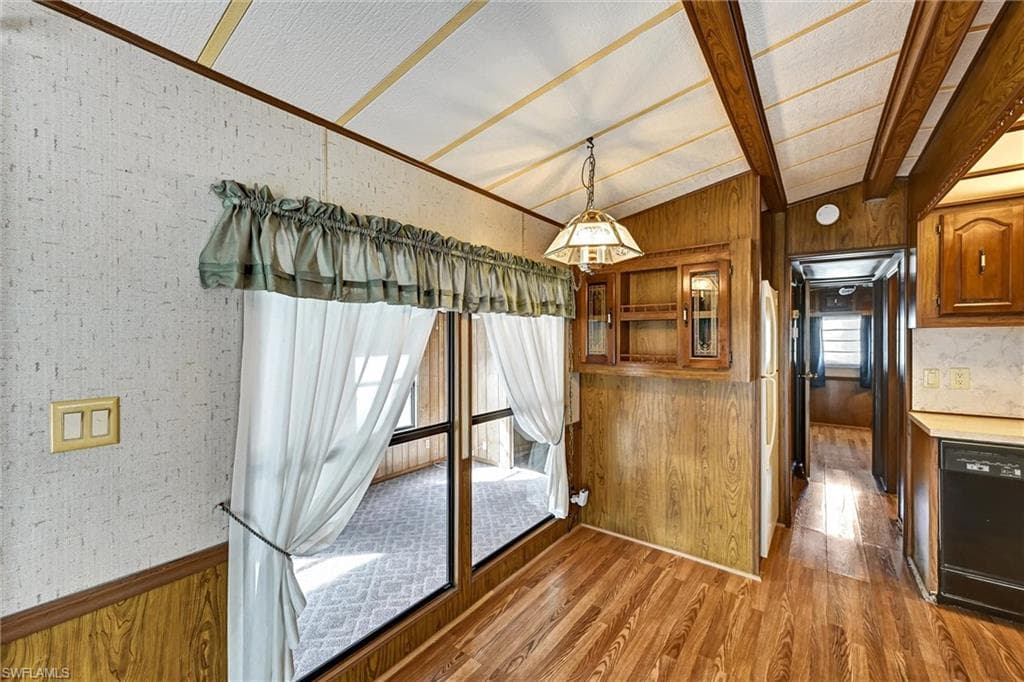 20124 Plum Tree LN-10
