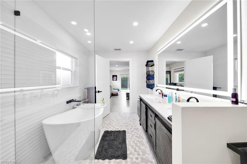 1574 Ricardo AVE-27