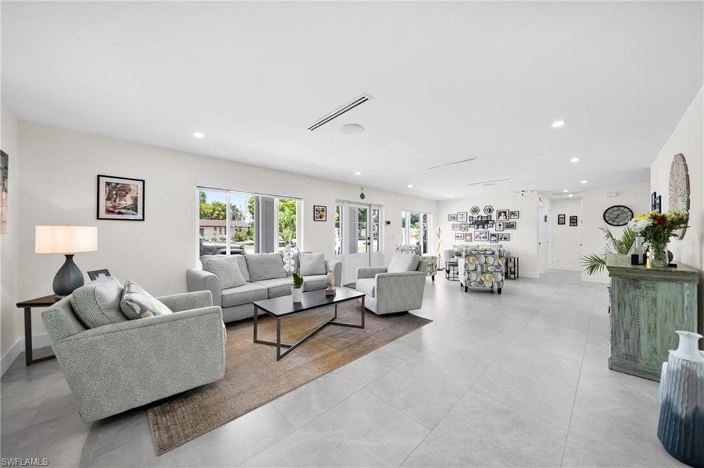 1574 Ricardo AVE-8