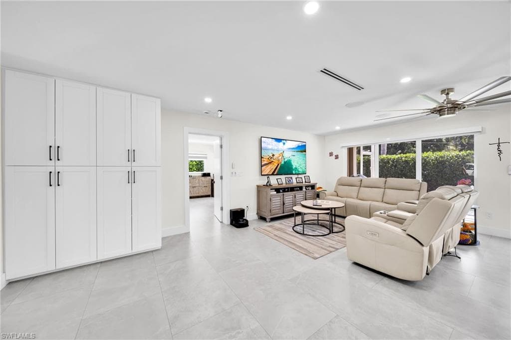 1574 Ricardo AVE-29