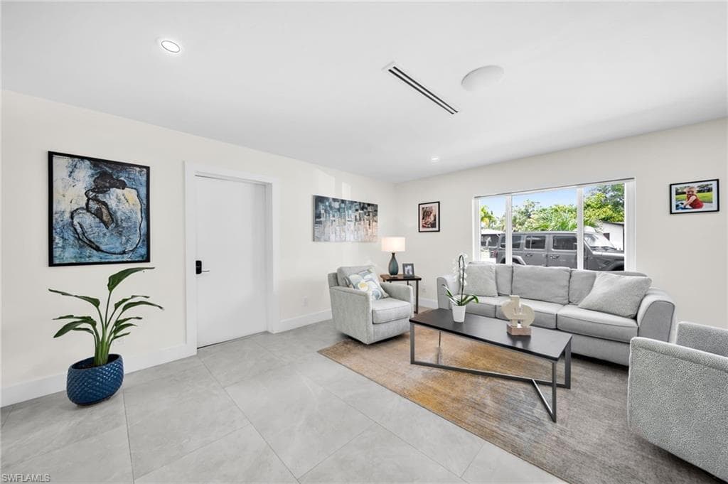 1574 Ricardo AVE-7